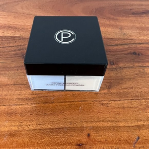 NWB PURE COSMETICS Refine & Perfect Loose Finishing Powder